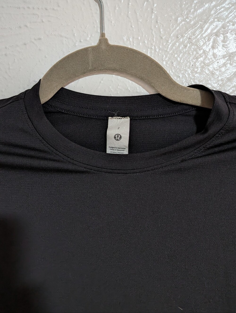 Lululemon Black Cropped Workout Top Size 2 - Picture 2 of 3